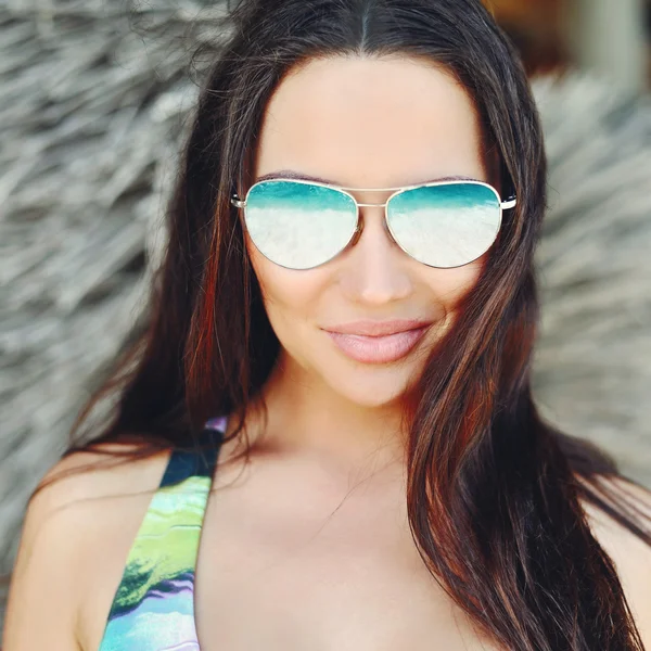 Hermosa mujer en gafas de sol —  Fotos de Stock