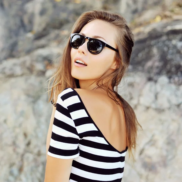 Beautiful woman in sunglasses — Stock Photo, Image