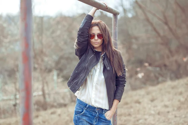 Outdoor fashion toned colors portrait of young sexy woman in jea — Stock Photo, Image