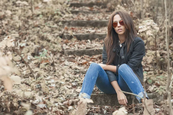 Outdoor fashion toned colors portrait of young sexy woman in jea — Stock Photo, Image