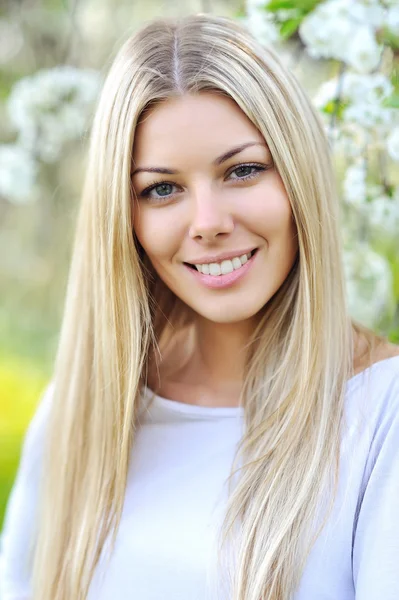 Face of the young beautiful sexy woman outdoors — Stock Photo, Image