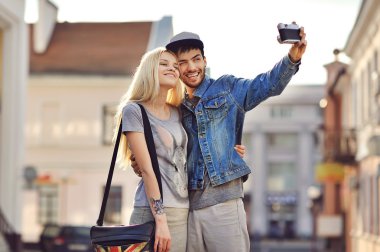 kendi kendine portre çekim ile eski fotoğraf makinesi çift