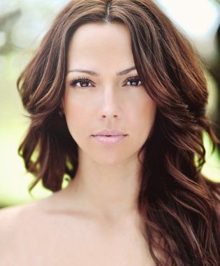 Güzel bir kadın yüzü mükemmel temiz deri ile