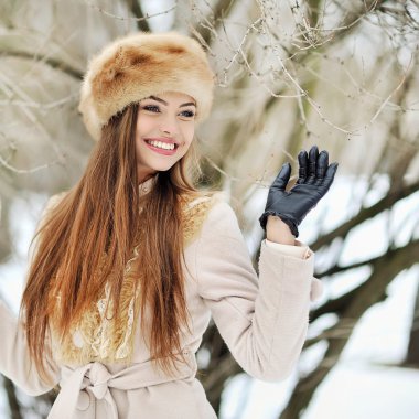 Çekici genç kış kadın - açık portre