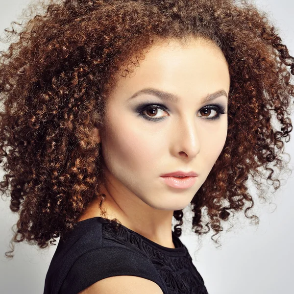 Beautiful girl with curly hair - close up — Stock Photo, Image