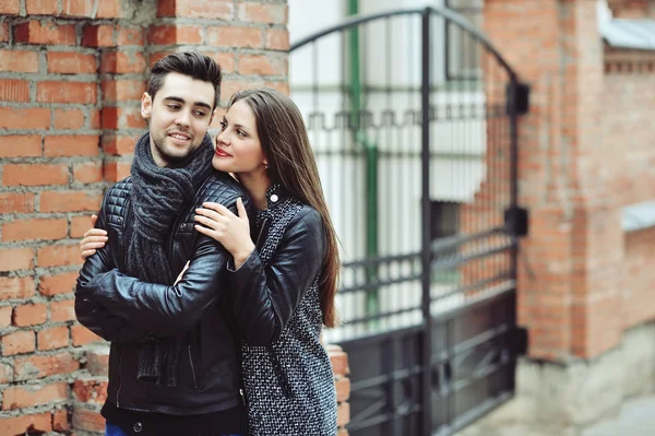 Retrato de una hermosa pareja joven —  Fotos de Stock