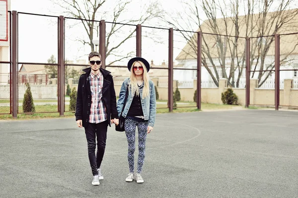 Young stylish couple outdoor fashion portrait — Stock Photo, Image