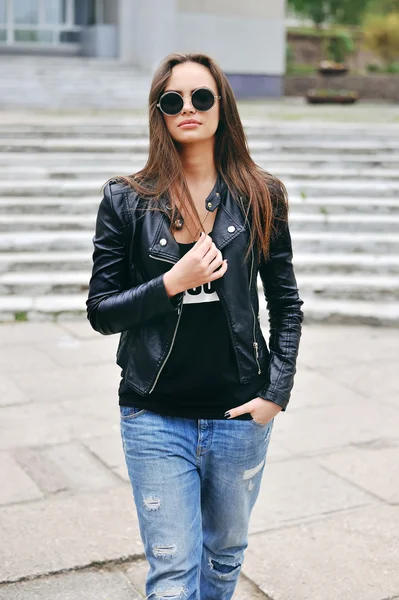 Fashion portrait of young hipster woman — Stock Photo, Image