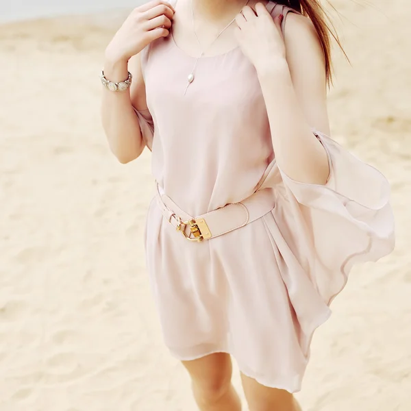 Beautiful girl in white dress close up — Stock Photo, Image