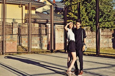 Genç adam ve kadın aşık açık 