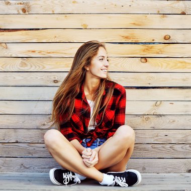 Güzel modern genç kadın açık moda portre 