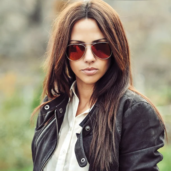Fashion young woman portrait in sunglasses - close up — Stock Photo, Image