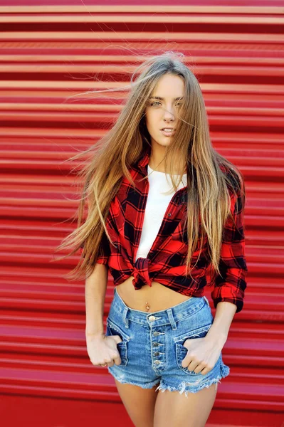 Retrato de mujer morena olorosa con estilo — Foto de Stock