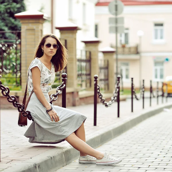 Jeune fille hipster portrait en plein air — Photo