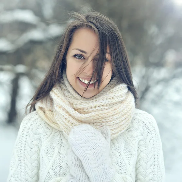 Beautiful smiling girl in winter - close up — Stock Photo, Image