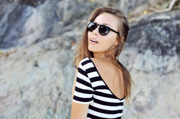 Beautiful woman in sunglasses close-up — Stock Photo, Image