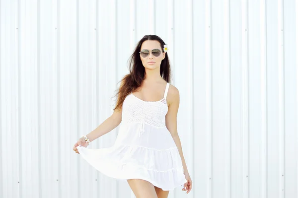 Chica de moda en gafas de sol —  Fotos de Stock