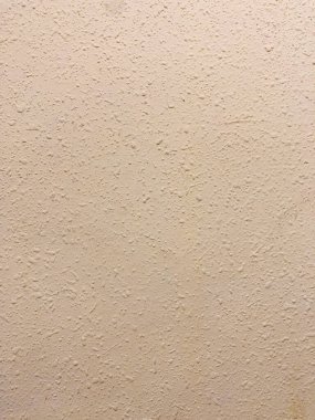 Açık sarı alçılı duvar yüzeyi, eski duvar dokusu