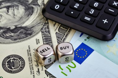 USD EUR'dir banknotlar, dices küpleri, hesap makinesi