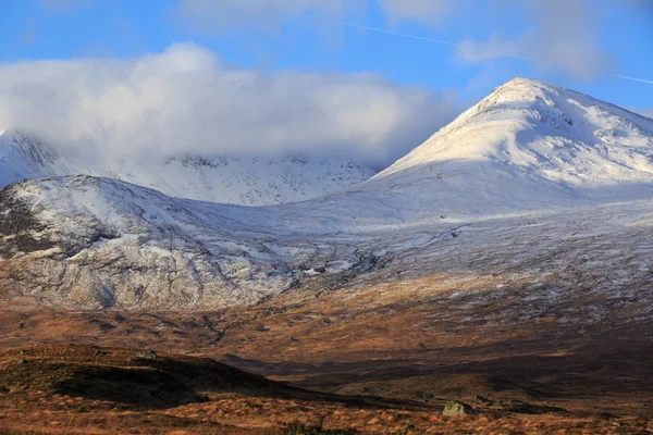 Snow covered mountains — Stock Photo, Image