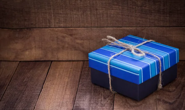 Kék Elegáns Ajándék Doboz Fából Készült Háttér Másolási Hely — Stock Fotó