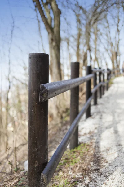 Ξύλινο φράχτη στο πάρκο της πόλης — Φωτογραφία Αρχείου