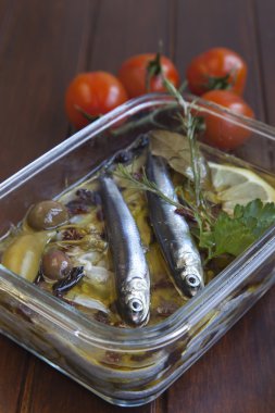 Sardalye carpaccio ile Akdeniz otlar