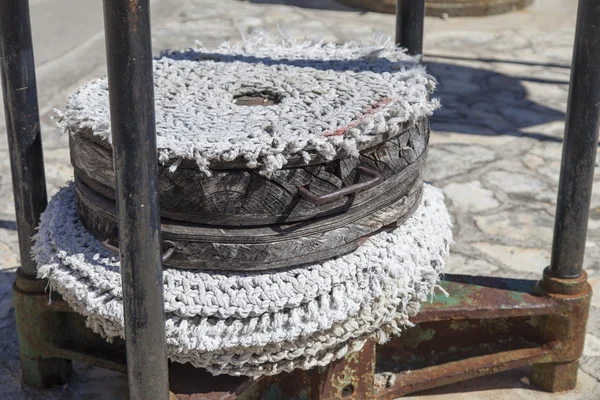 Zeytin yağ sıkma için tuşuna basın — Stok fotoğraf