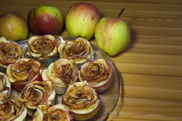 Baked apple pies in form of roses — Stock Photo, Image