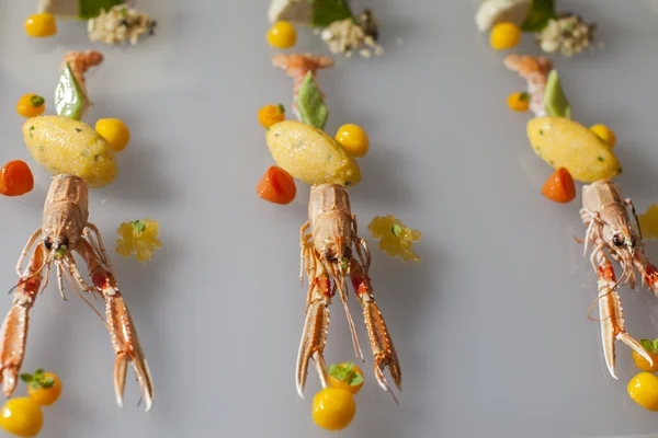 Comida para los dedos Frutas del mar con scampi frescos — Foto de Stock