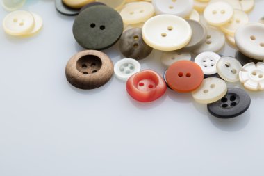 dikiş düğme beyaz izole yığını