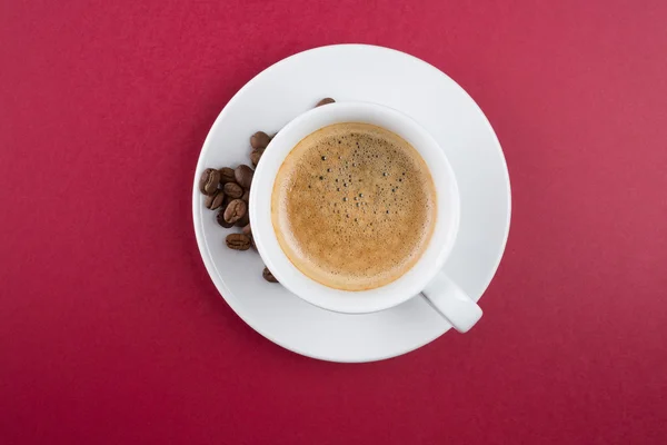 Kaffeetasse und Bohnen — Stockfoto