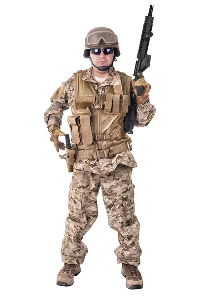 Soldado de uniforme, pronto para lutar — Fotografia de Stock