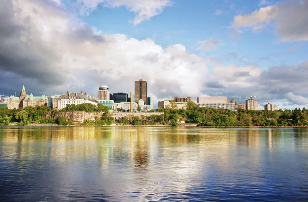 Río Ottawa, ciudad de fondo — Foto de Stock