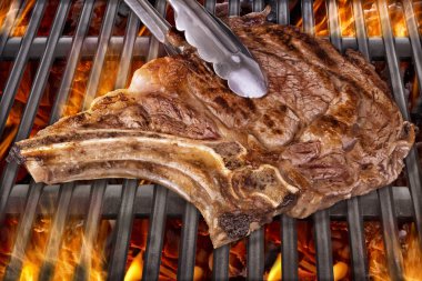 T kemik ızgara biftek pişirme