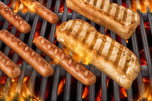 Hot dog na grilu — Stock fotografie