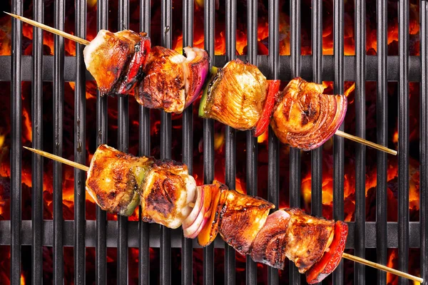 Vista superior de pinchos de carne blanca — Foto de Stock