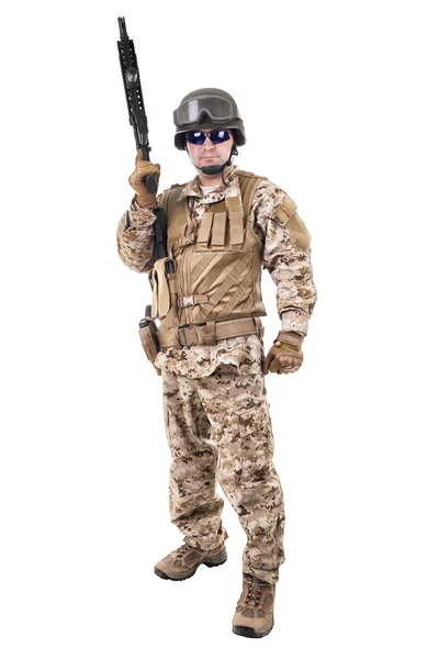 Soldado en uniforme, listo para luchar — Foto de Stock