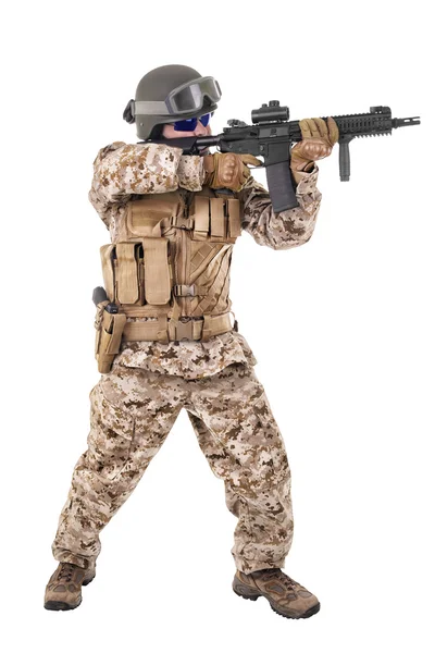 Soldier in uniform, ready to fight — Stock Photo, Image