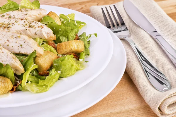 Färsk kyckling Caesarsallad — Stockfoto