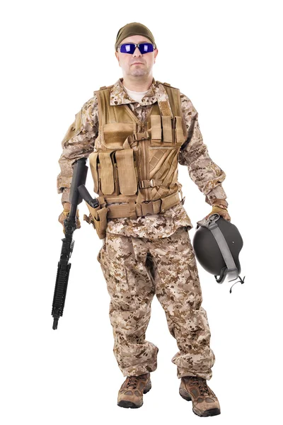 Soldado de uniforme, pronto para lutar — Fotografia de Stock