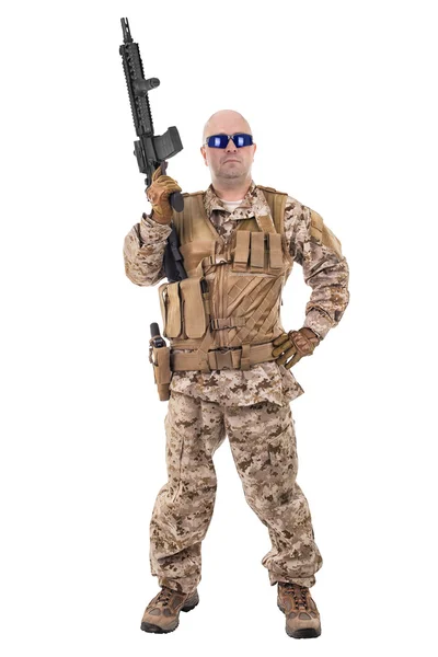 Soldado en uniforme, listo para luchar — Foto de Stock