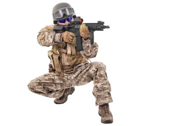 asker üniformalı, savaşmaya hazır