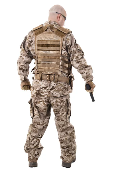 Soldaat in uniform, klaar om te vechten — Stockfoto