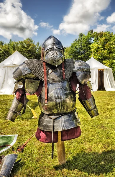 Partes de una armadura de caballero medieval —  Fotos de Stock