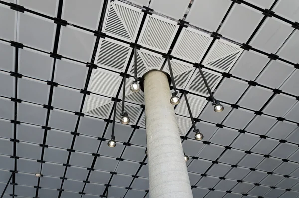 Bare concrete column with suspended ceiling — Stock Photo, Image