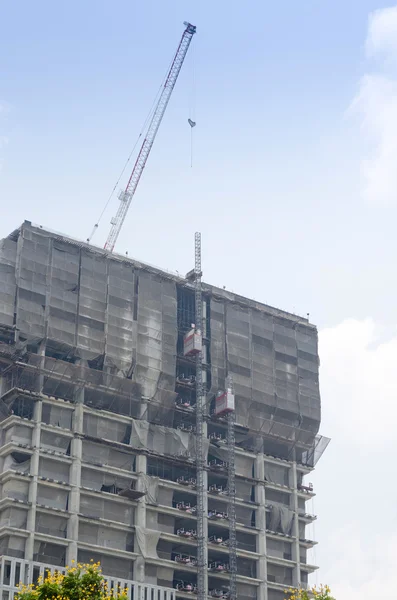 Building and crane under construction — Stock Photo, Image