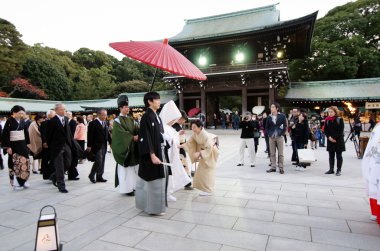 Tokyo, Japonya - 23 Kasım 2013: meiji jingu Tapınağı Japon düğün töreni.