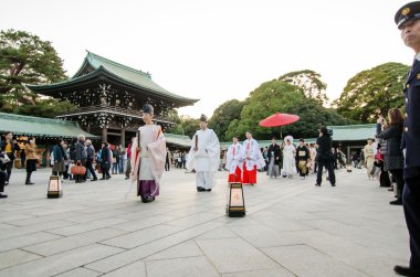 Tokyo, Japonya - 23 Kasım 2013: tapınak Japon düğün töreni.