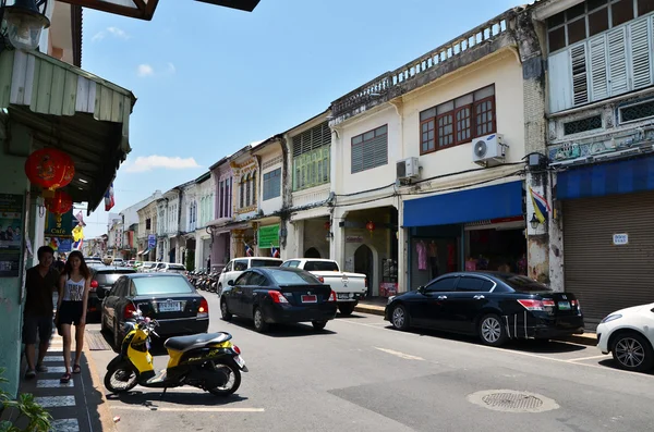 Phuket, Thailand - April 15, 2014: Tourist visit Old building Chino Portuguese style in Phuket — Stock Photo, Image